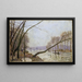 Seinän reunustama maalaus Seine-joen rannasta syksyllä - Alfred Sisley — kehystetty taideteos seinällä