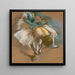 Tanssija kiinnittämässä tossuaan - Edgar Degas — kehystetty taideteos seinällä