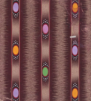 Design textile avec des rayures verticales de ruban décorées d'ovales flanqués de perles sur un fond glitché - Anonyme