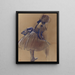 Tanssija seisoo sivulta - Edgar Degas — kehystetty taideteos seinällä