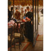 Maalauksen jäljennös La Demoiselle de Magasin - James Tissot