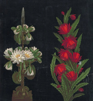Nénuphars blancs dans une fontaine à deux niveaux et fleurs rouges aux feuilles pointues sur fond noir - Anonymous