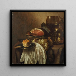 Un plat en étain avec un couteau et un petit pain, un panier en osier avec un morceau de jambon, des raisins et une poire, un roemer de vin sur une table partiellement drapée - Cornelis Kruys