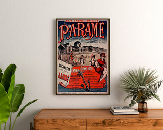 Vintage-juliste Bretagnessa – Paramé, Saint-Malonlahti, kehystetty puupöydän yläpuolelle, viherkasvien välissä.