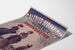 Vintage-mainosjuliste Galeries sedanaises, nouveautés, esillä kaartuvalla paperilla perspektiivistä nähtynä.