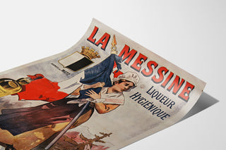 Vintage-mainosjuliste La Messine, likööri, esitetty kaartuvalla paperiarkilla perspektiivissä.