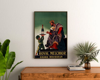 Vintage-mainosjuliste Royal Melchior, grand mousseux, kehystetty puisennon lipaston yläpuolelle kasvien väliin.