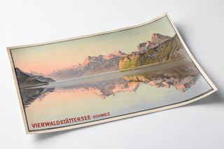 Sveitsin vintage-juliste – Vierciönjärvi (Lac des Quatre-Cantons) – Jakob Wyss, kaartuvalla paperilla perspektiivistä nähtynä.