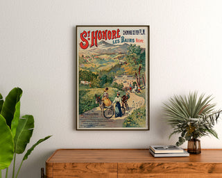Vintagetyylinen matkailujuliste – Saint-Honoré-les-Bains, kylpylävettä, kehystettynä puulaatikon yläpuolelle kasvien väliin.