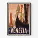 Vintage-matkailujuliste – Venezia, gondolien keulat, ohutkehystetty vaalealla seinällä.