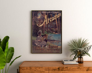 Vintage-juliste Arcachon, talvikausi, kehystetty puupöydän yläpuolelle kasvien väliin.