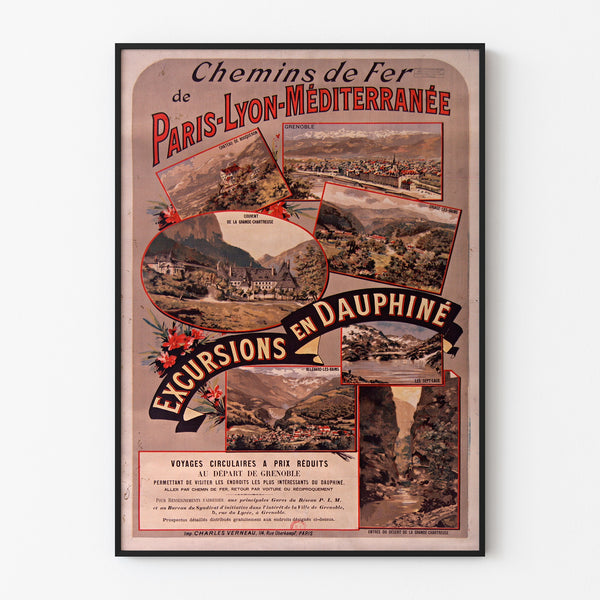 Vintage-juliste Dauphiné, PLM-retkiä, esitetty ohuessa kehyksessä vaalealla seinällä.