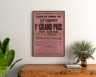 Vintageseinäjuliste Grand Prix de Lyon, kävely, kehystetty puulaatikon yläpuolelle kasvien väliin.