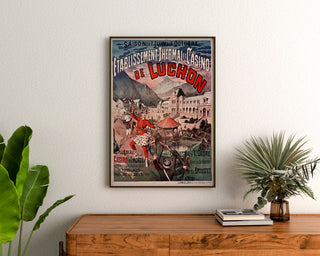 Vintage-juliste Luchon, kasino ja kylpyläelinkeino, kehystetty puupöydän yläpuolelle kasvien väliin.