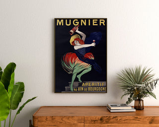 Vintagijuliste Mugnier. Apéritif au vin de Bourgogne, kehystettynä puukaapin yläpuolelle kasvien väliin.