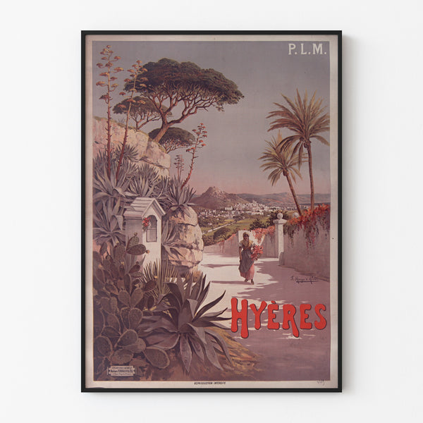 Vintage-juliste P. L. M. Hyères, esitetty ohuessa kehyksessä vaalealla seinällä.