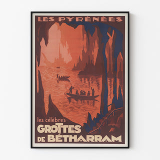Vintagajuliste Pyreneet: Bétharramin luolat, ohuessa kehyksessä vaalealla seinällä.