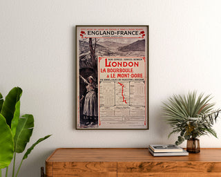 Vintage-juliste South Eastern, England-France, kehystettynä puukomodin yläpuolelle kasvien väliin.