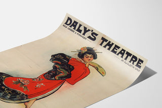 Vintage-juliste The Geisha, Daly’s Theatre, esitettynä kaartuvalla arkilla perspektiivissä.