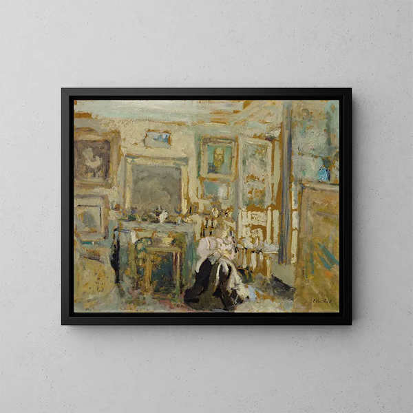 Nainen istuu kirkkaassa sisätilassa - Édouard Vuillard — kehystetty taideteos seinällä