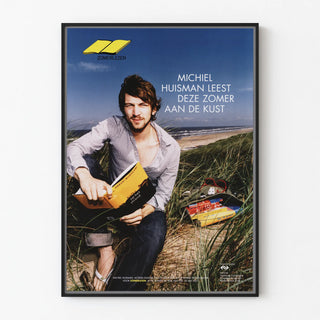 michiel-huisman-leest-deze-zomer-aan-de-kust
