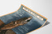Vintagejuliste The Blue Flame - Retroseinustakaluste